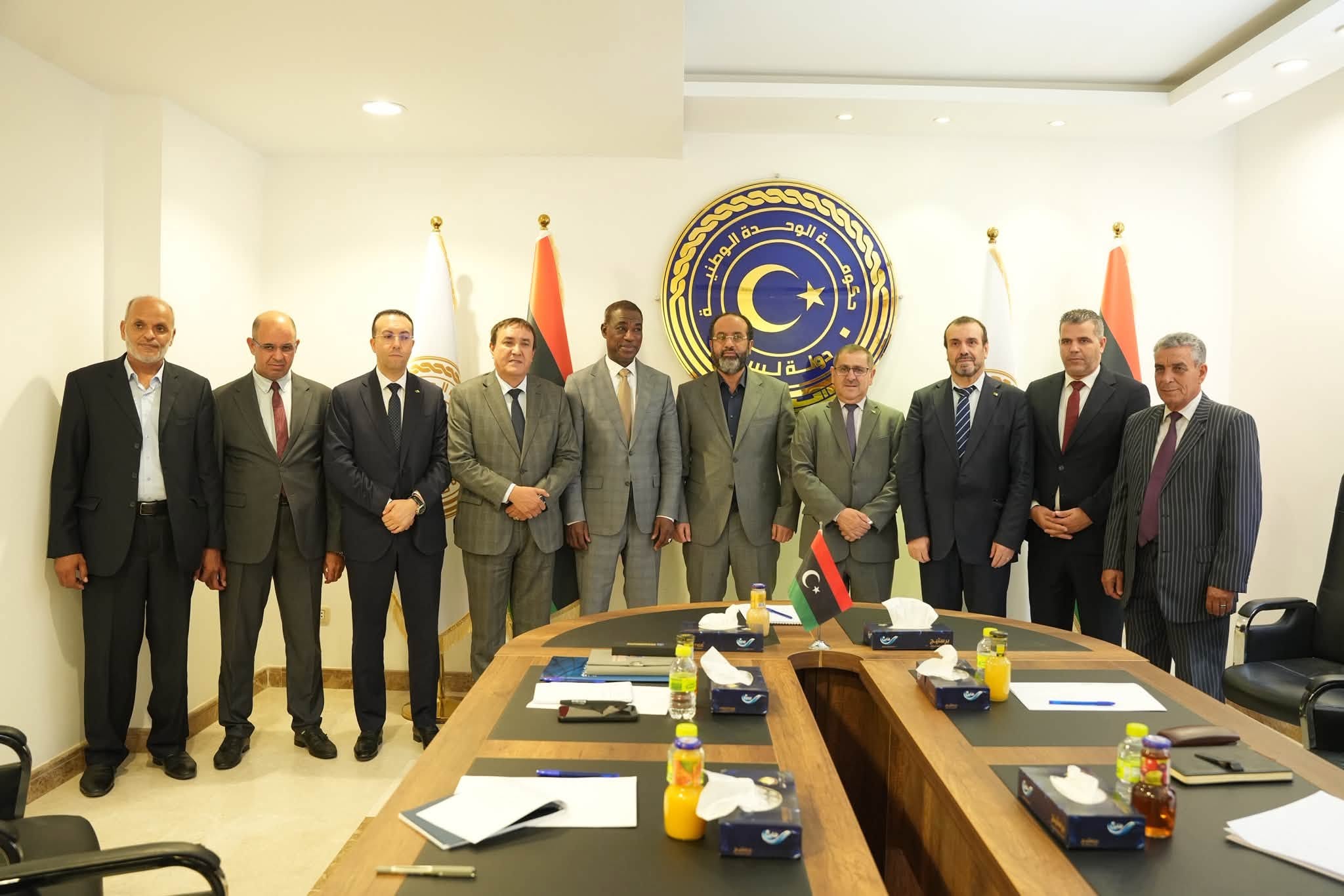 الزادمة يبحث مع السفير الجزائري تعزيز التعاون المشترك في المجالات الاقتصادية والجمركية
