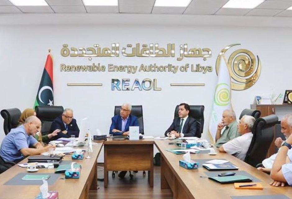 لجنة إعداد الاستراتيجية الوطنية للهيدروجين الأخضر تواصل أعمالها وتبحث تسريع إنجاز المشروع