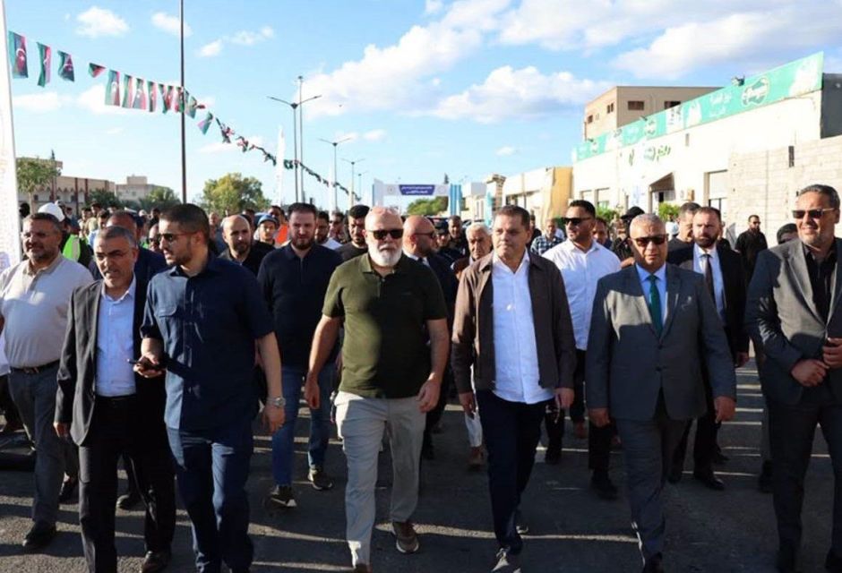 الدبيبة يتابع تنفيذ مشاريع تطوير الطرق والبنية التحتية في طرابلس