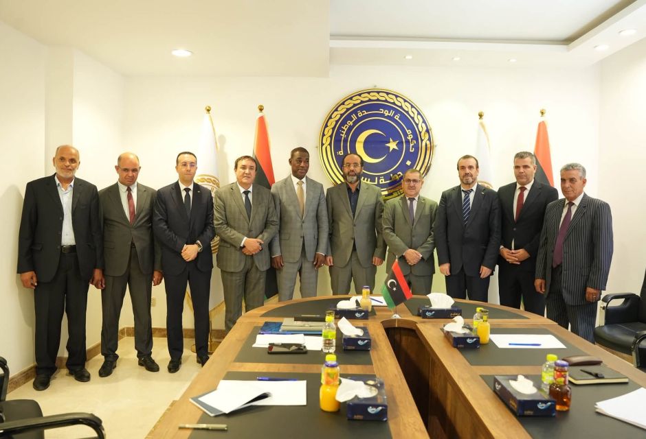 الزادمة يبحث مع السفير الجزائري تعزيز التعاون المشترك في المجالات الاقتصادية والجمركية