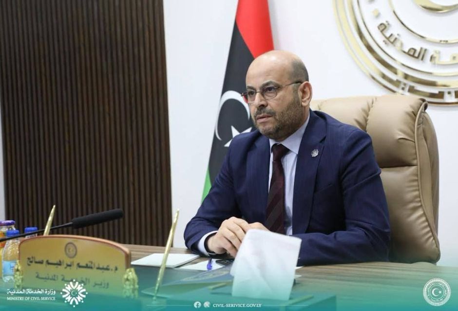 وزير الخدمة المدنية يصدر منشوراً جديداً لتنظيم شغل الوظائف العامة