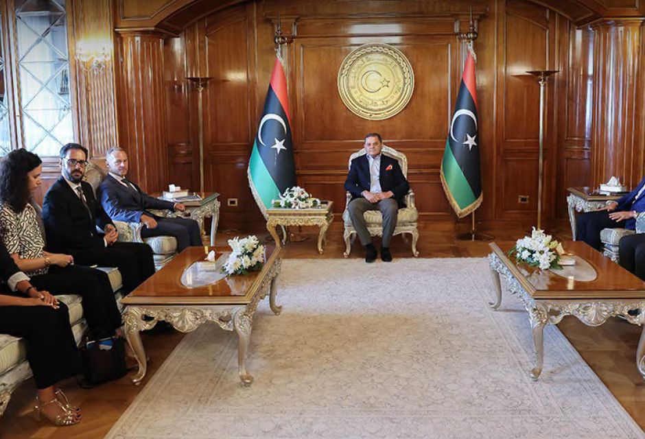 الدبيبة يلتقي مبعوث فرنسا ويناقش تعزيز المسار السياسي والعلاقات الثنائية