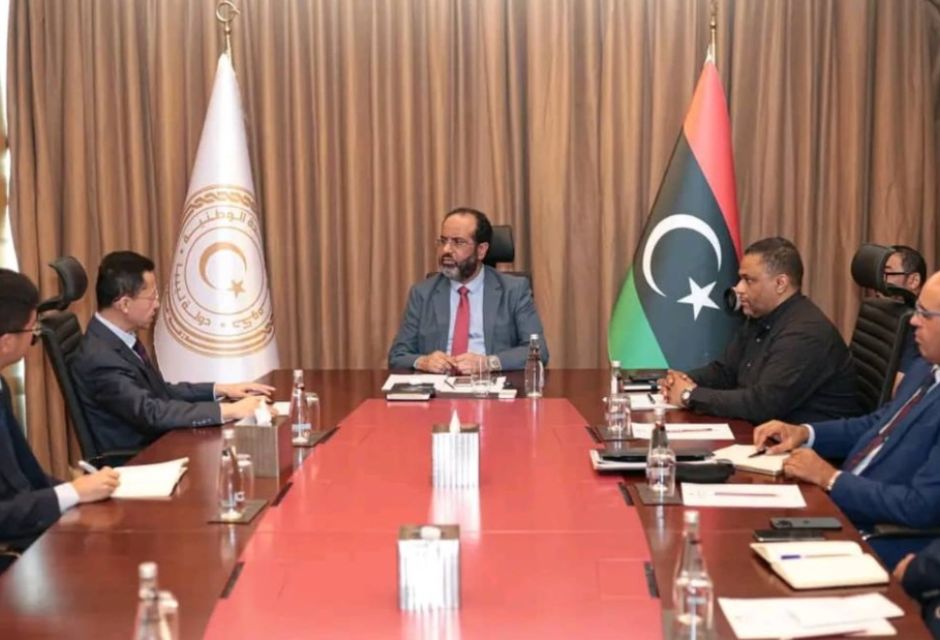 الزادمة والسفير الصيني يبحثان عودة الشركات الصينية إلى ليبيا ودعم مشاريع تنمية الجنوب