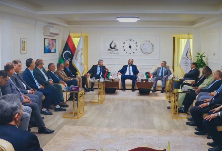 الزادمة يزور الأكاديمية الليبية ويؤكد دعم الحكومة لتطوير التعليم