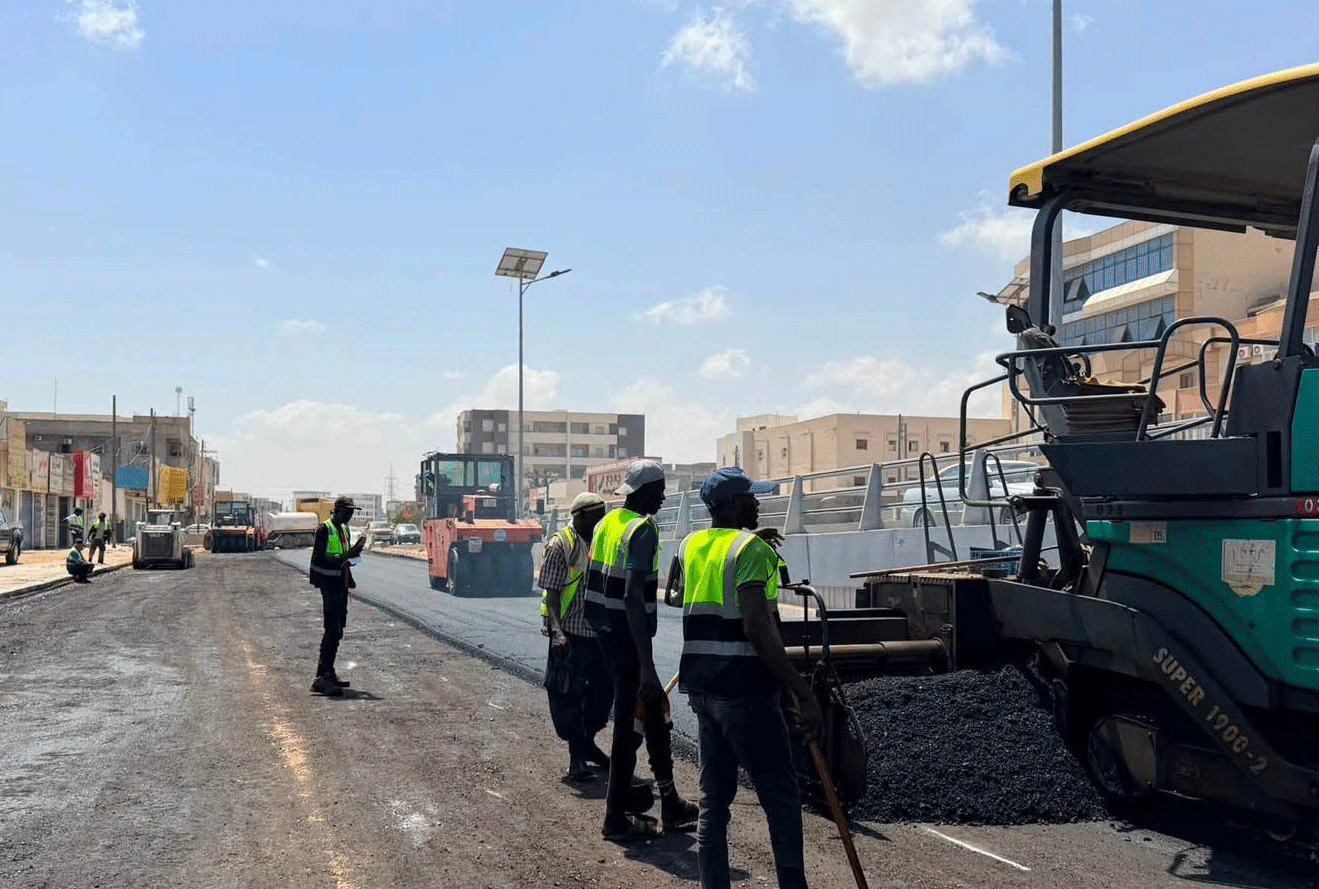 تواصل أعمال رصف الطرق الجانبية بمشروع جسر صلاح الدين في طرابلس