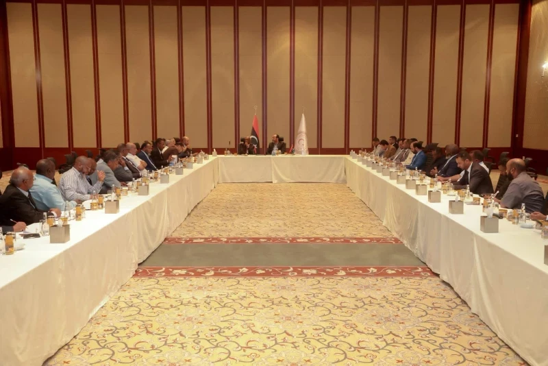 الزادمة يترأس اجتماعا موسعاً مع نخب المنطقة الجنوبية