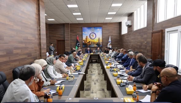 اجتماع لبحث احتياجات بلدية تاجوراء ومشروعاتها الخدمية والتنموية