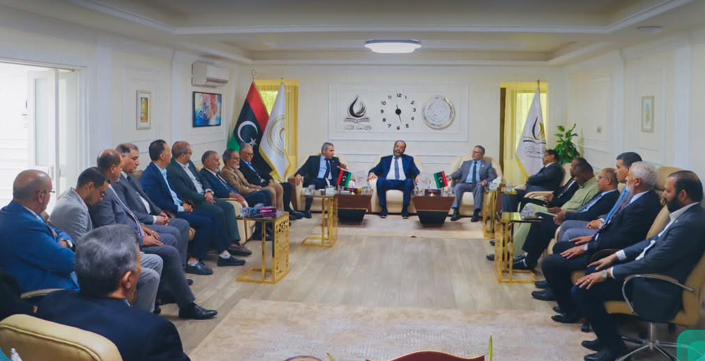 الزادمة يزور الأكاديمية الليبية ويؤكد دعم الحكومة لتطوير التعليم