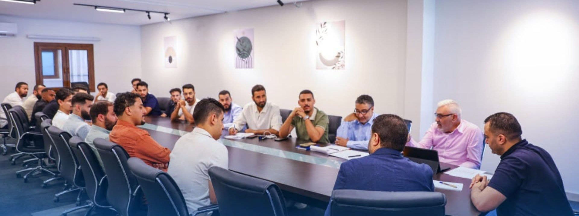 وزير الصحة يبحث تمكين الصيادلة الشباب وتعزيز الرقابة على جودة الأدوية