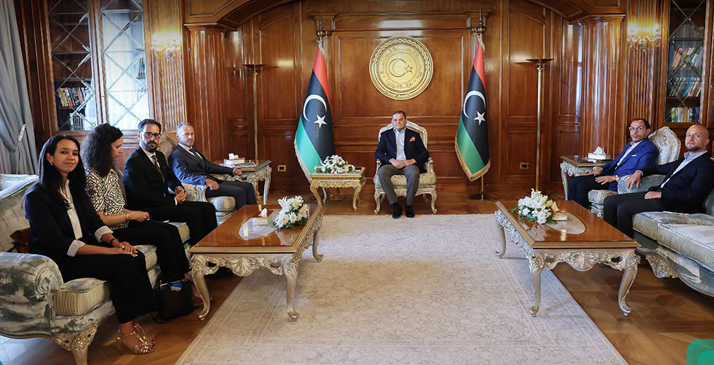 الدبيبة يلتقي مبعوث فرنسا ويناقش تعزيز المسار السياسي والعلاقات الثنائية