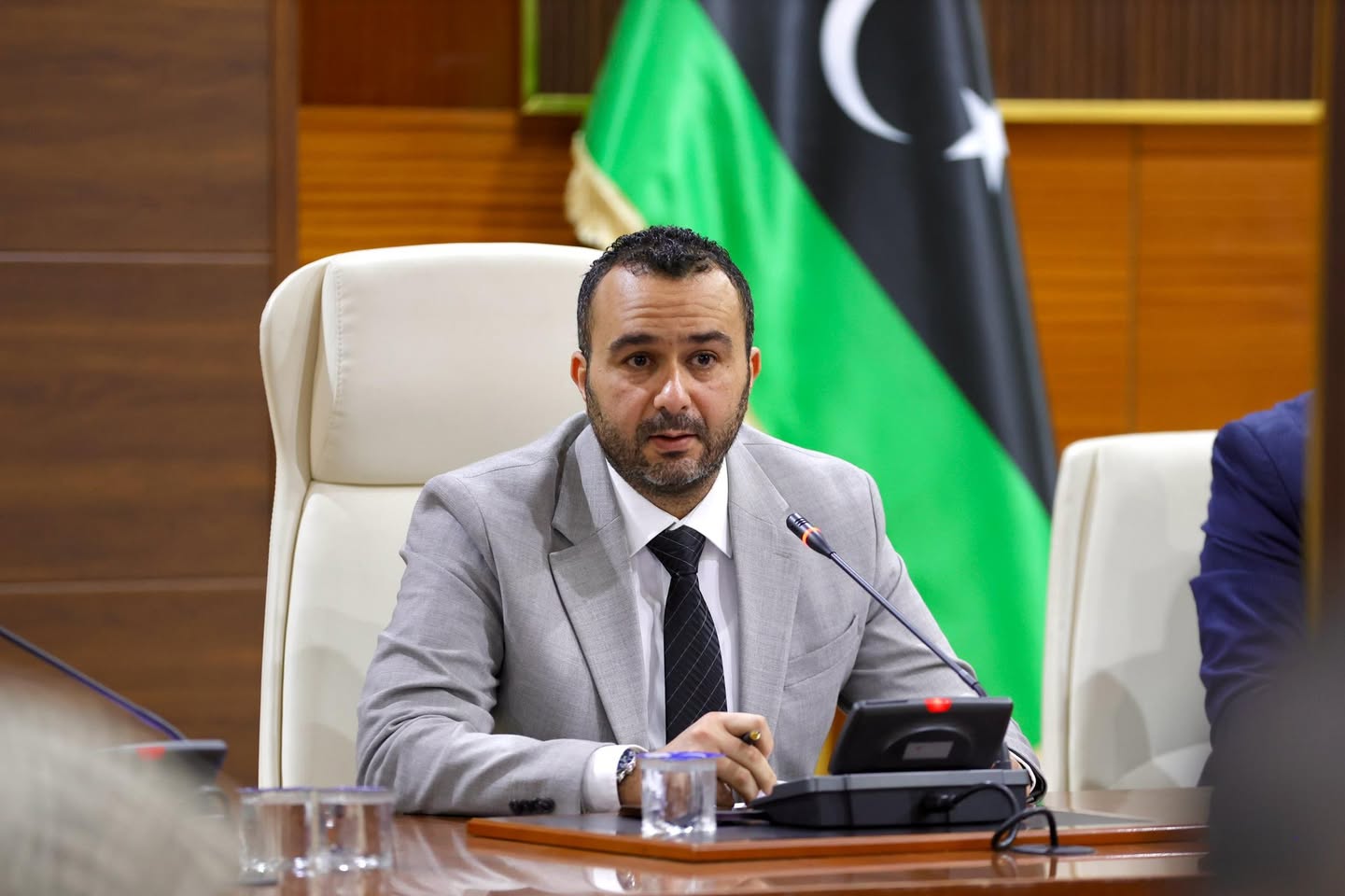 الغوج يترأس اجتماعا تشاوريا لوضع الرؤية الرقمية في قطاع الصحة 2026 -2030 .