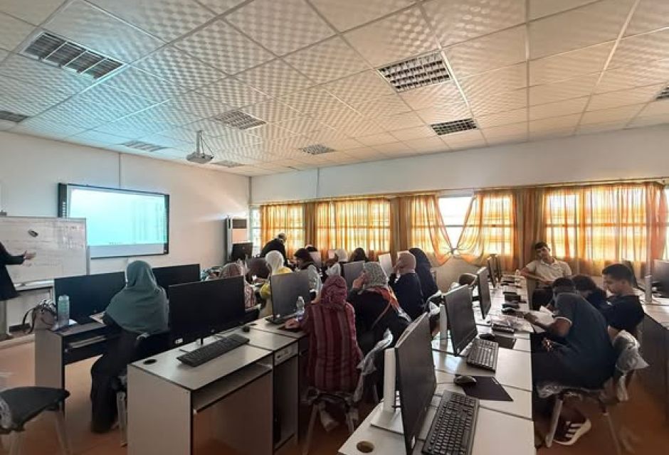 وزارة العمل تختتم الدورةُ التدريبية في اللغة الإنجليزية