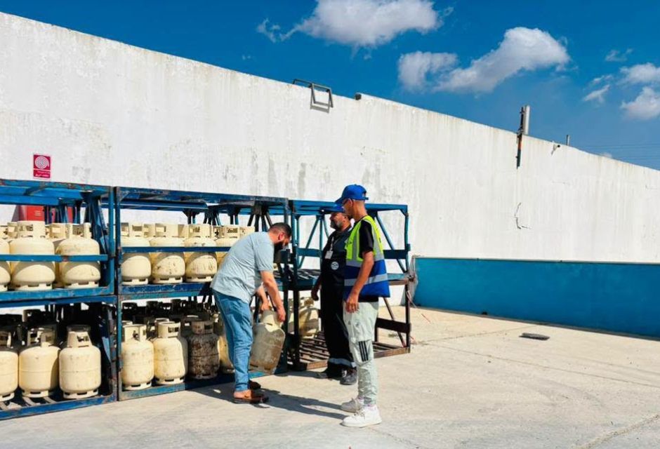 البريقة تُوزع أسطوانات غاز الطهي الجديدة للمواطنين المدرجين بمنظومة 2026